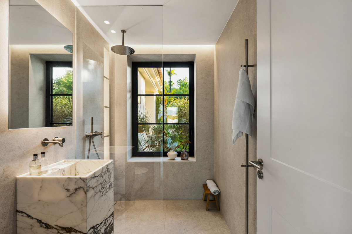 Se vende Villa - Chalet de 6 dormitorios en Costa Del Sol, Málaga, España