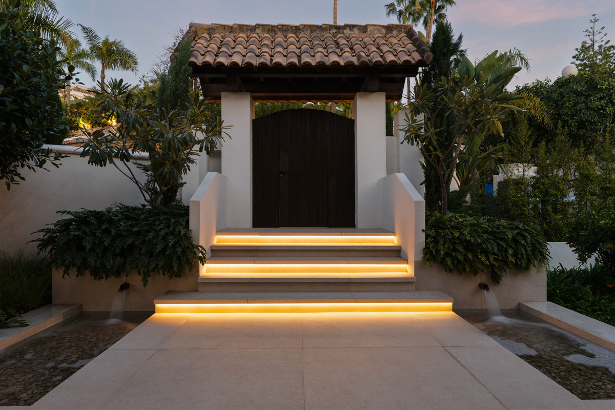 Se vende Villa - Chalet de 6 dormitorios en Costa Del Sol, Málaga, España