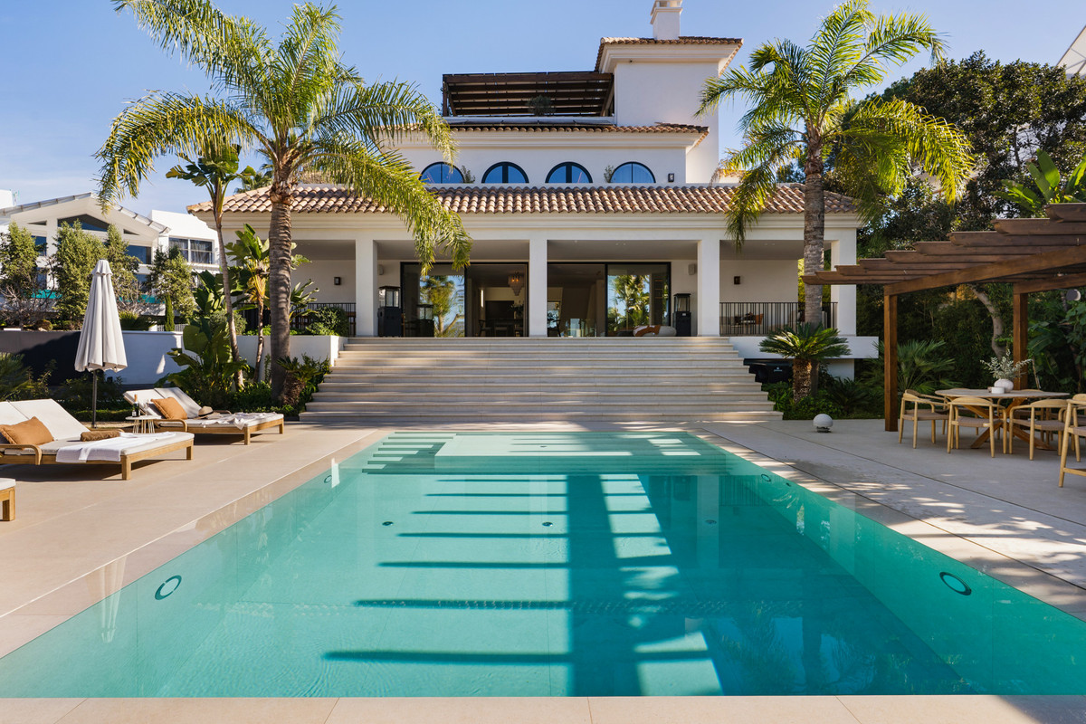 Se vende Villa - Chalet de 6 dormitorios en Costa Del Sol, Málaga, España