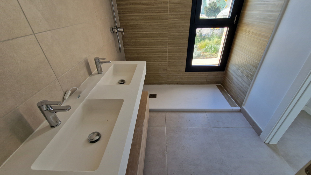 3 Bed Apartment for sale in Estepona Costa Del Sol, Málaga, Spain