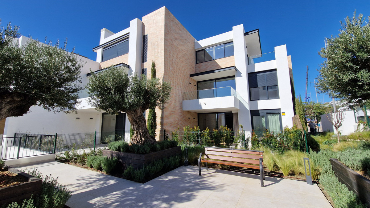3 Bed Apartment for sale in Estepona Costa Del Sol, Málaga, Spain