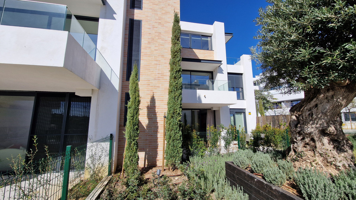 3 Bed Apartment for sale in Estepona Costa Del Sol, Málaga, Spain