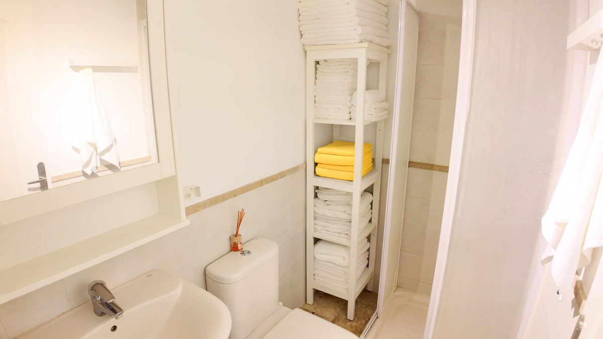 2 Bed Apartment for sale in Estepona Costa Del Sol, Málaga, Spain