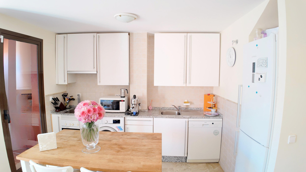 2 Bed Apartment for sale in Estepona Costa Del Sol, Málaga, Spain