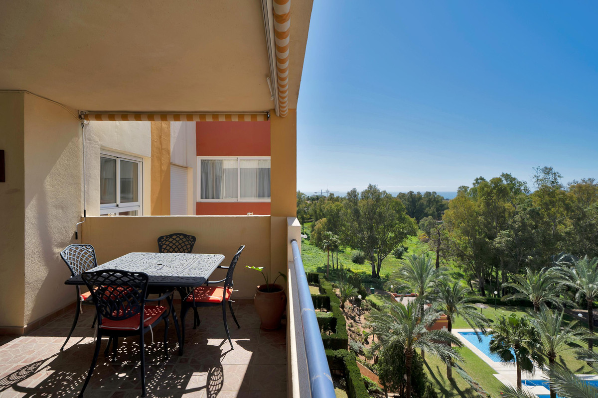 2 Bed Apartment for sale in Estepona Costa Del Sol, Málaga, Spain