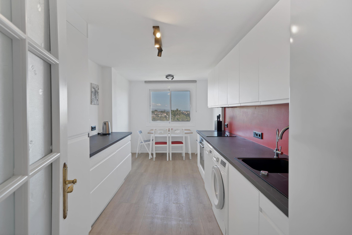 2 Bed Apartment for sale in Estepona Costa Del Sol, Málaga, Spain