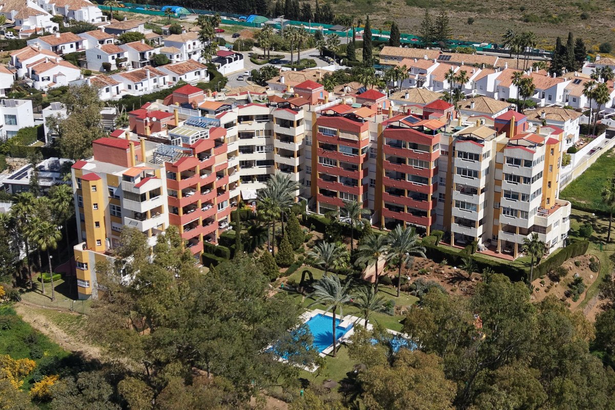 2 Bed Apartment for sale in Estepona Costa Del Sol, Málaga, Spain