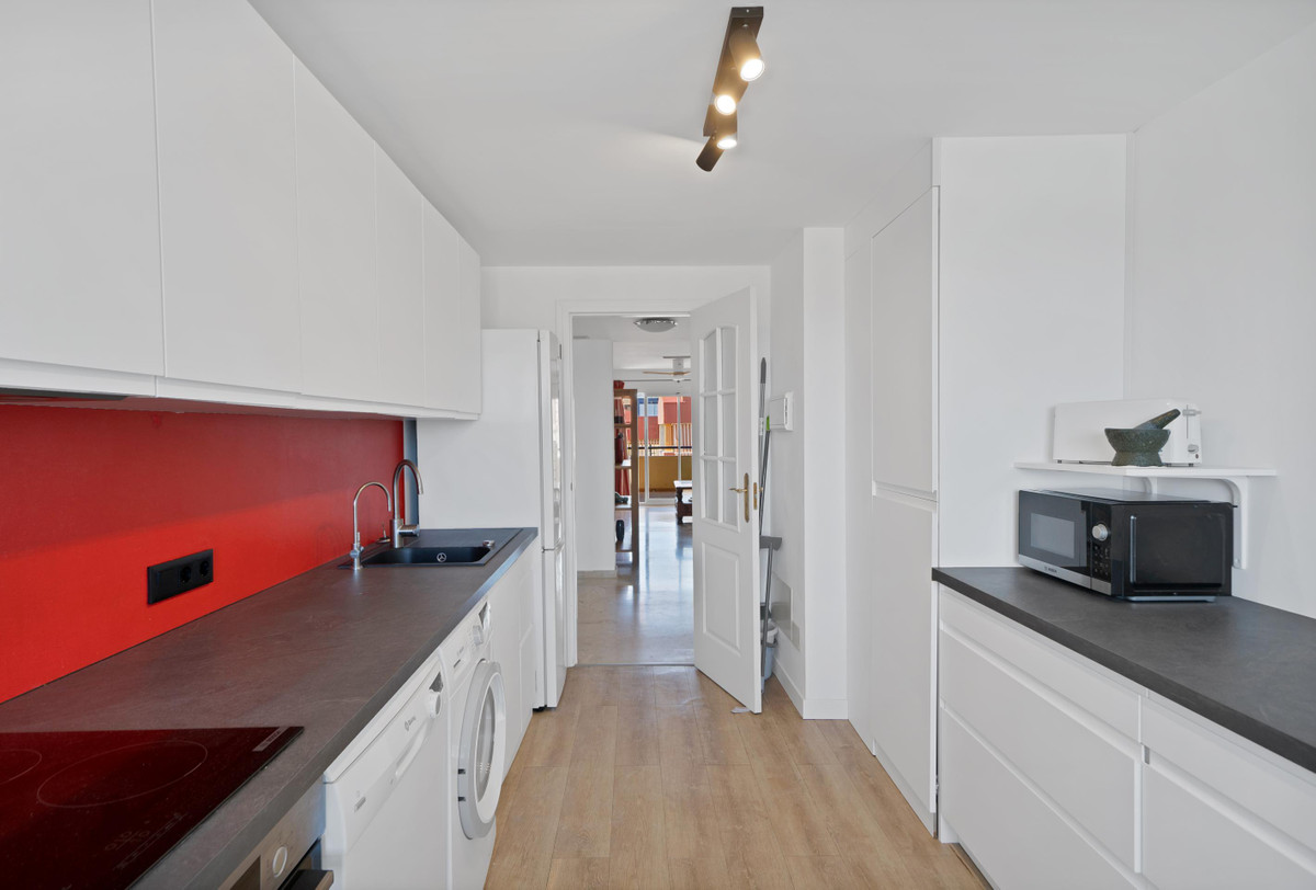 2 Bed Apartment for sale in Estepona Costa Del Sol, Málaga, Spain