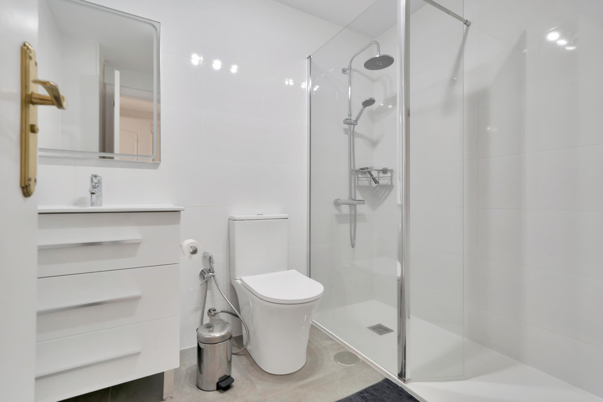 2 Bed Apartment for sale in Estepona Costa Del Sol, Málaga, Spain