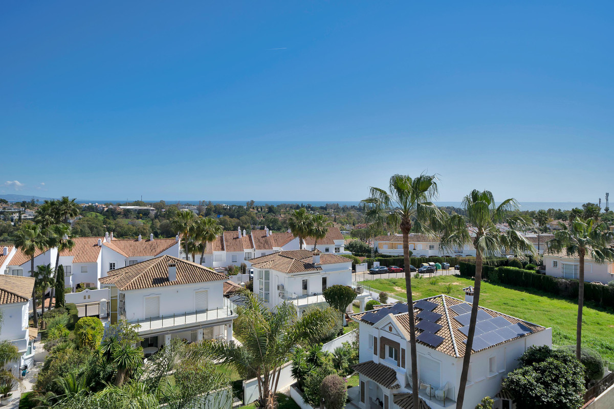 2 Bed Apartment for sale in Estepona Costa Del Sol, Málaga, Spain