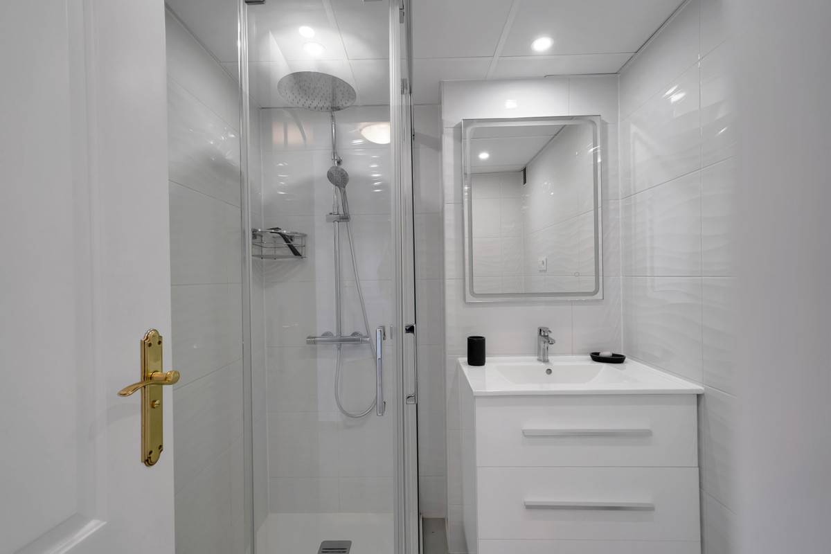 2 Bed Apartment for sale in Estepona Costa Del Sol, Málaga, Spain