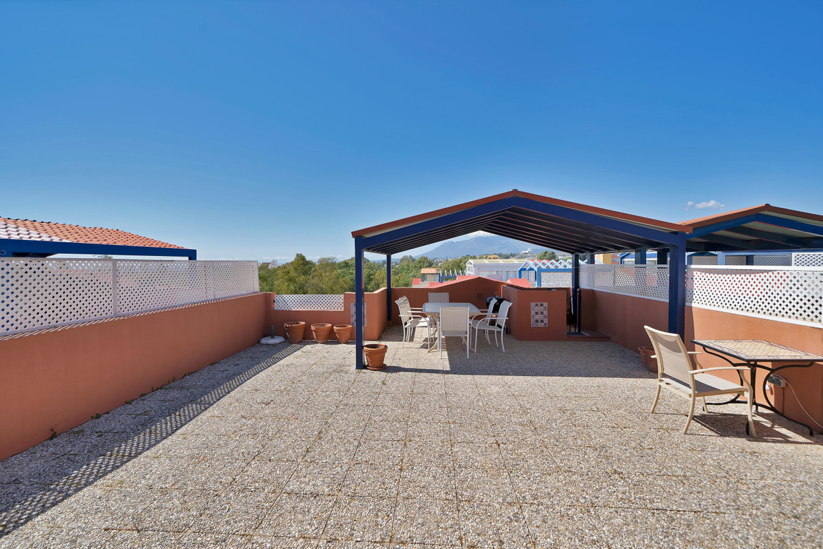 2 Bed Apartment for sale in Estepona Costa Del Sol, Málaga, Spain