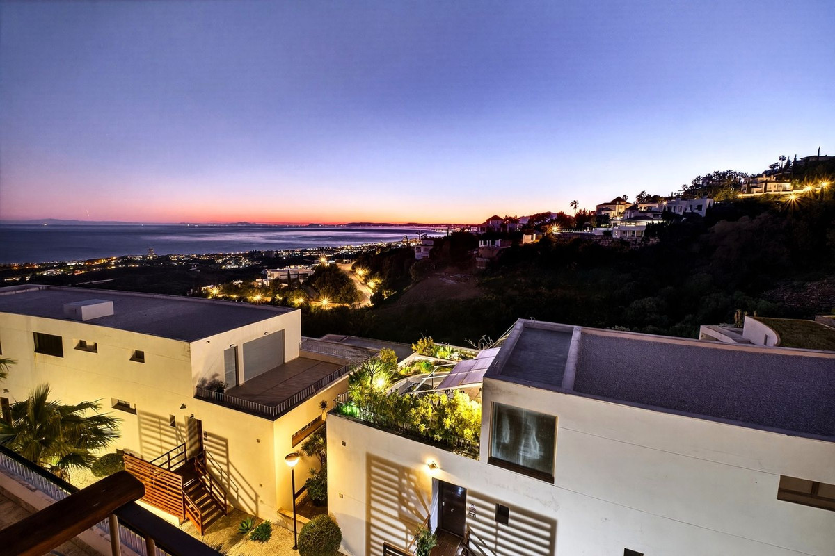 3 Bed Apartment for sale in Altos De Los Monteros Costa Del Sol, Málaga, Spain