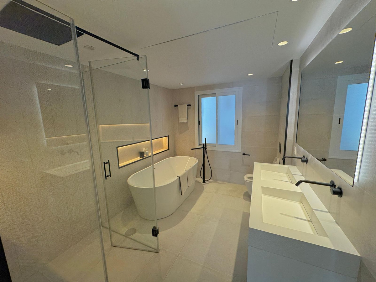3 Bed Apartment for sale in Estepona Costa Del Sol, Málaga, Spain