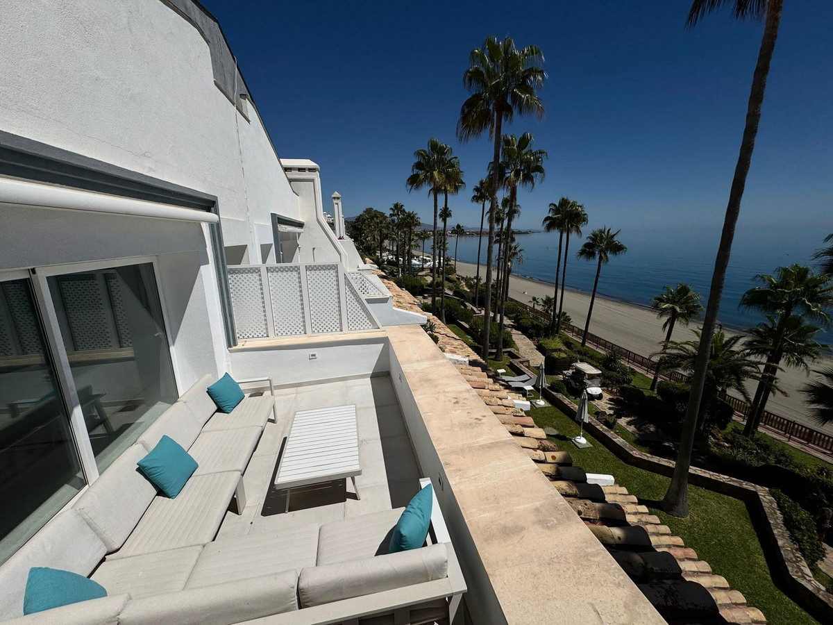 3 Bed Apartment for sale in Estepona Costa Del Sol, Málaga, Spain