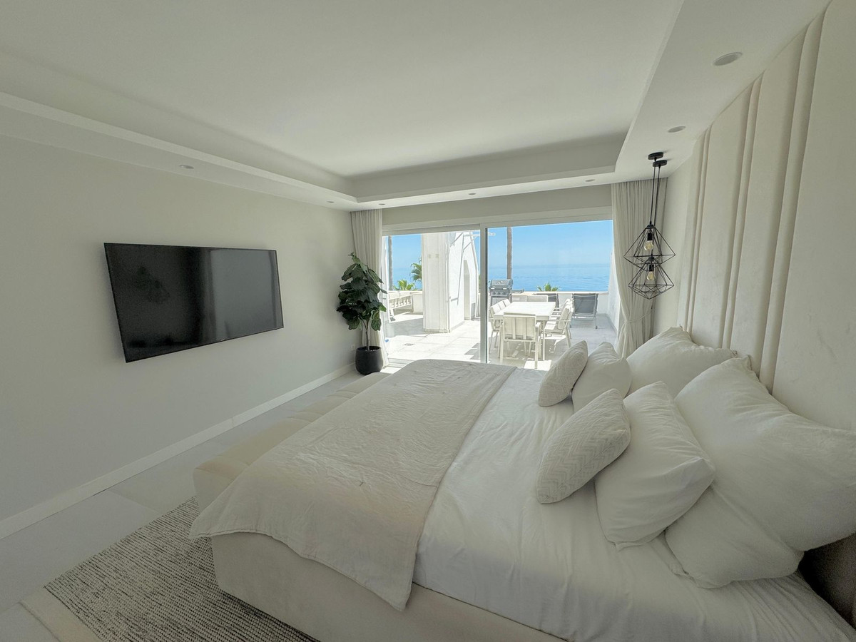 3 Bed Apartment for sale in Estepona Costa Del Sol, Málaga, Spain