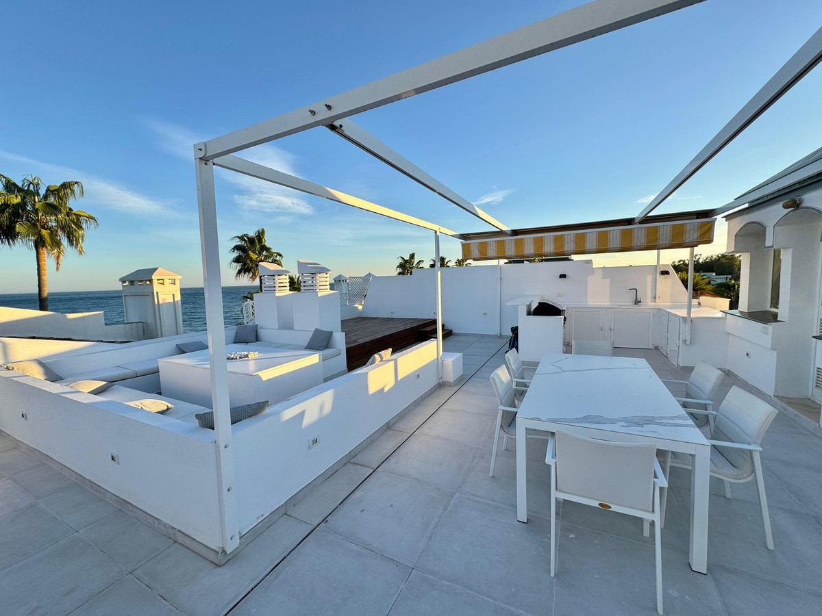 3 Bed Apartment for sale in Estepona Costa Del Sol, Málaga, Spain