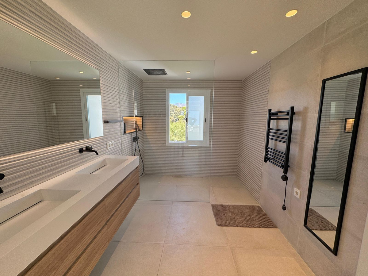 3 Bed Apartment for sale in Estepona Costa Del Sol, Málaga, Spain