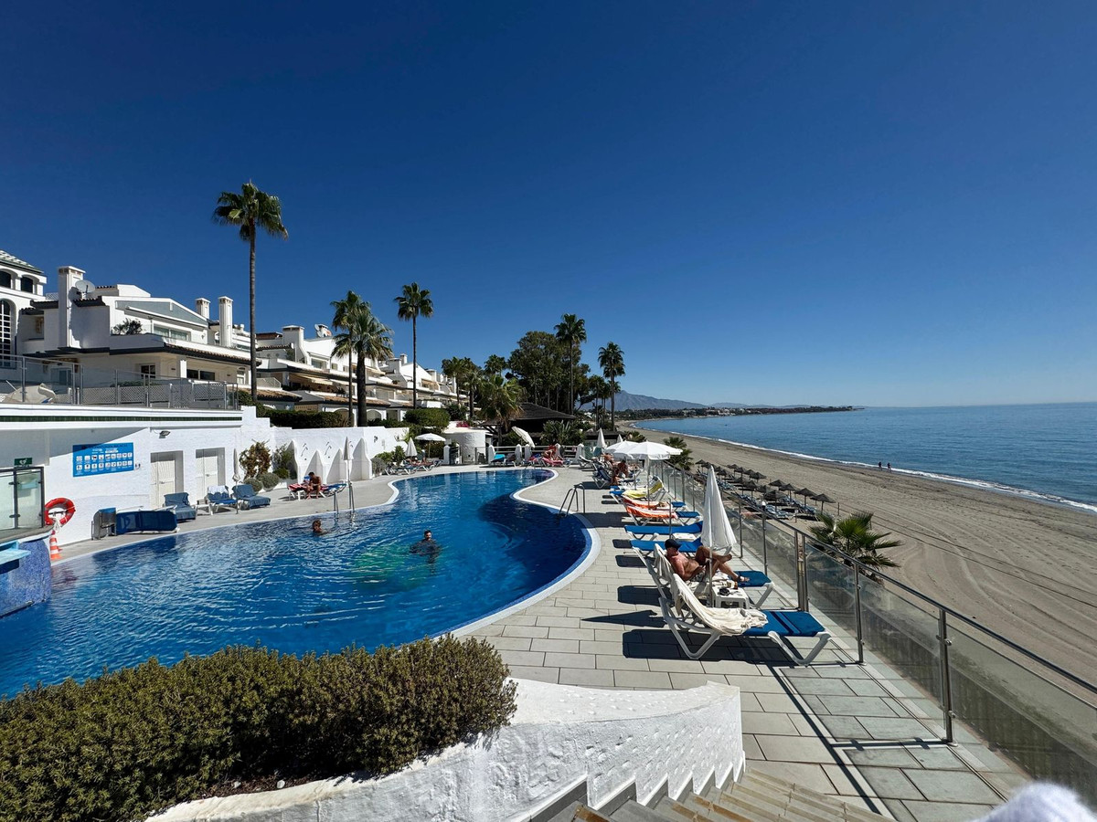 3 Bed Apartment for sale in Estepona Costa Del Sol, Málaga, Spain