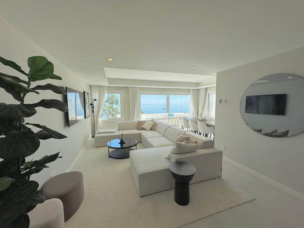 3 Bed Apartment for sale in Estepona Costa Del Sol, Málaga, Spain