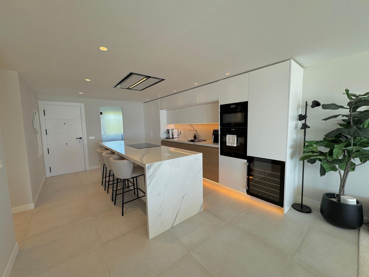 3 Bed Apartment for sale in Estepona Costa Del Sol, Málaga, Spain