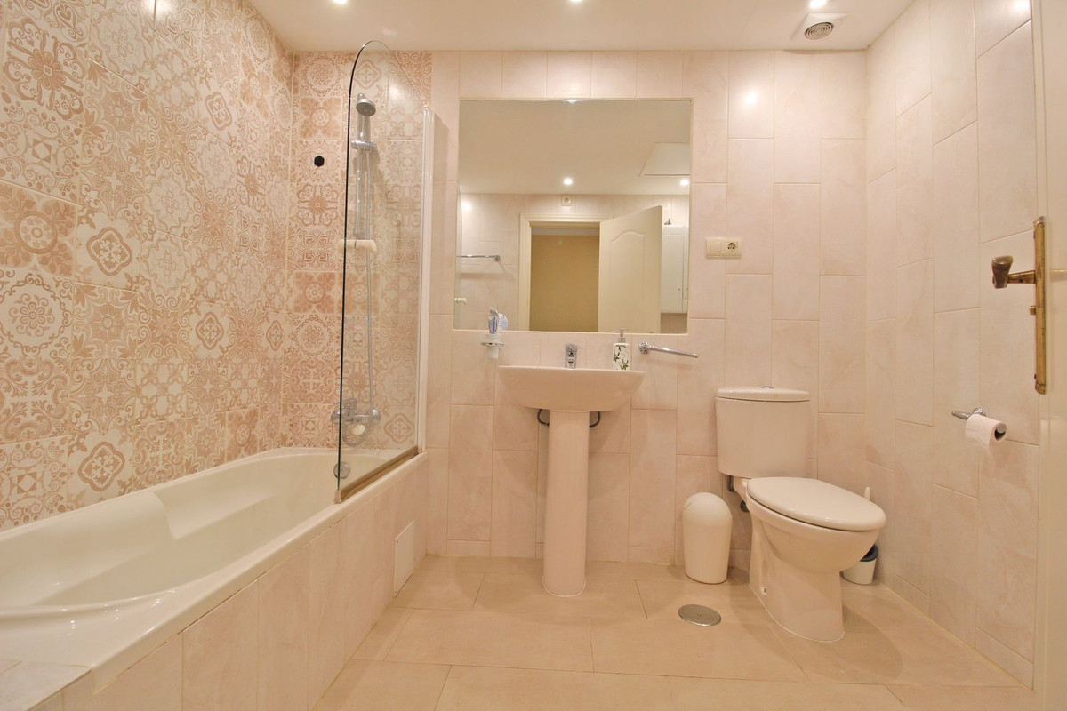 2 Bed Apartment for sale in Puerto Banús Costa Del Sol, Málaga, Spain
