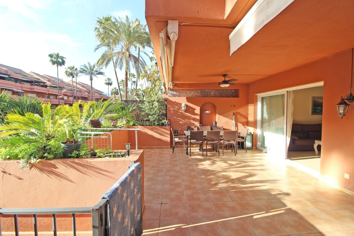 2 Bed Apartment for sale in Puerto Banús Costa Del Sol, Málaga, Spain