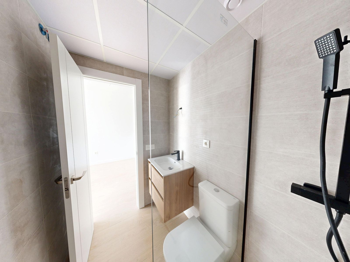 2 Bed Apartment for sale in Fuengirola Costa Del Sol, Málaga, Spain