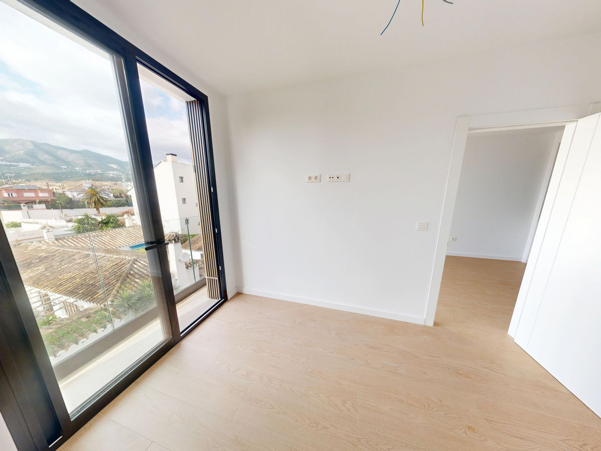 2 Bed Apartment for sale in Fuengirola Costa Del Sol, Málaga, Spain
