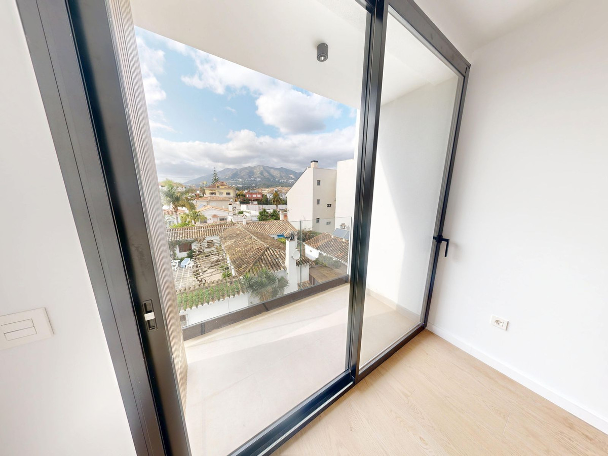 2 Bed Apartment for sale in Fuengirola Costa Del Sol, Málaga, Spain