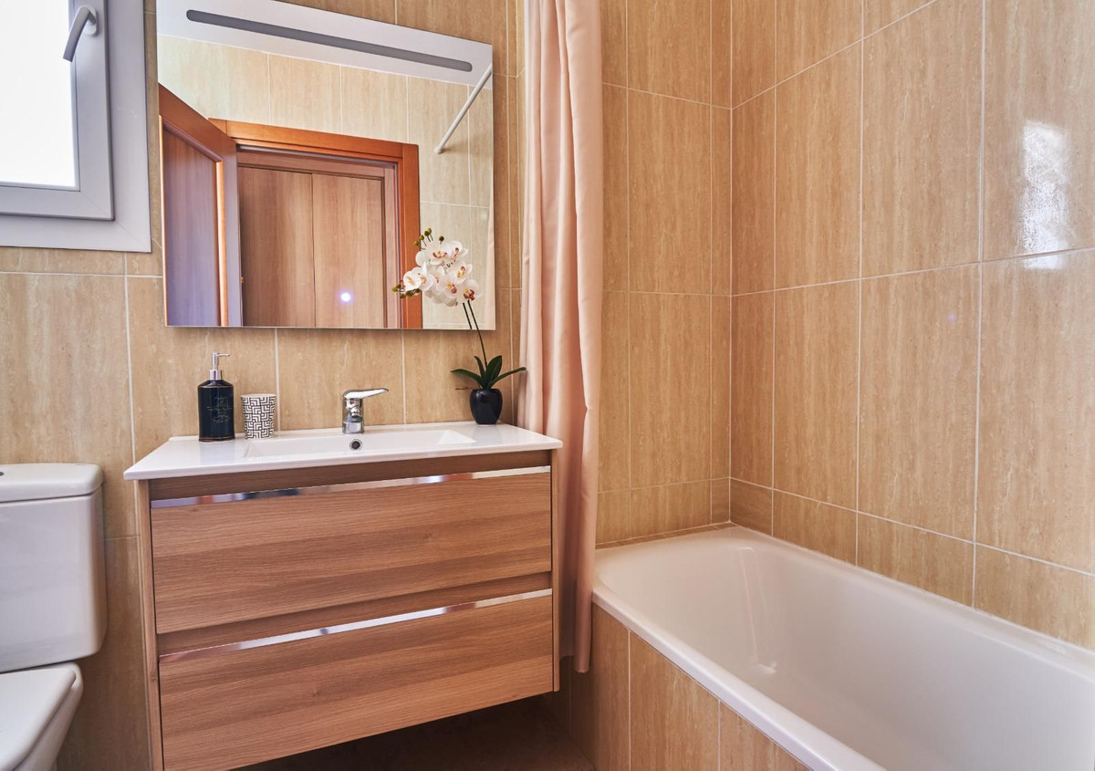 Se vende Apartamento Planta Baja de 2 dormitorios en Costa Del Sol, Málaga, España