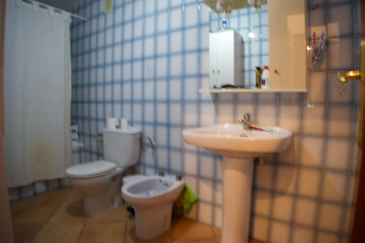 Se vende Apartamento Planta Media de 2 dormitorios en Costa Del Sol, Málaga, España