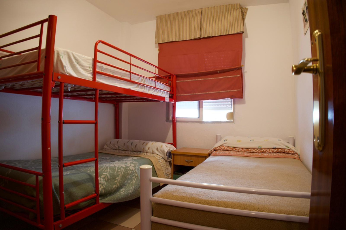 Se vende Apartamento Planta Media de 2 dormitorios en Costa Del Sol, Málaga, España