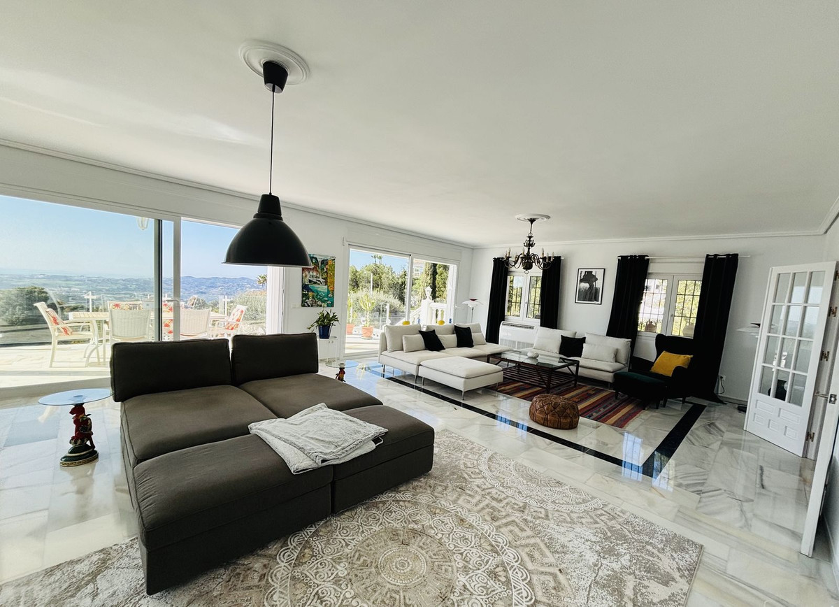 5 Bed Townhouse for sale in Valtocado Costa Del Sol, Málaga, Spain
