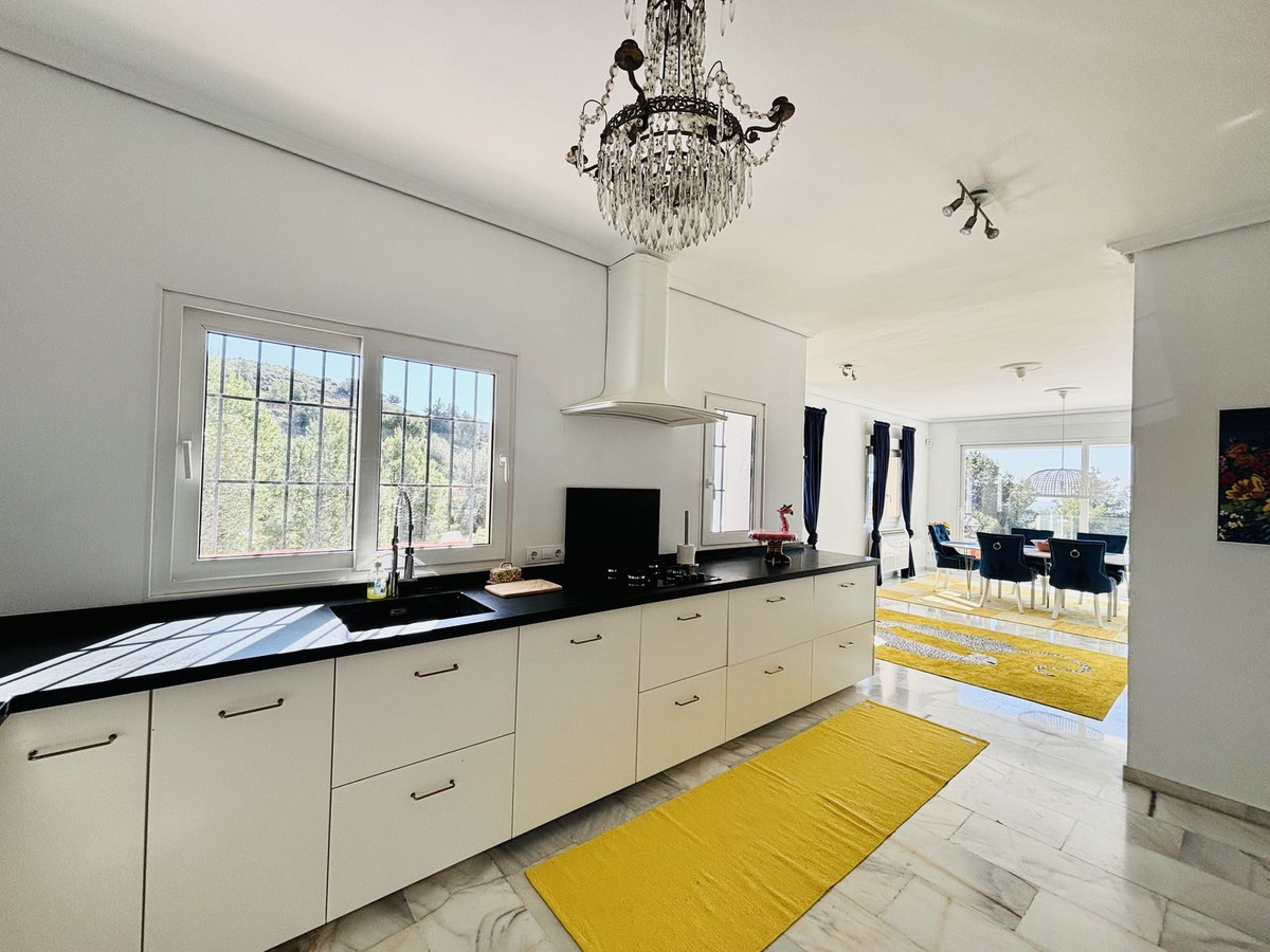 5 Bed Townhouse for sale in Valtocado Costa Del Sol, Málaga, Spain