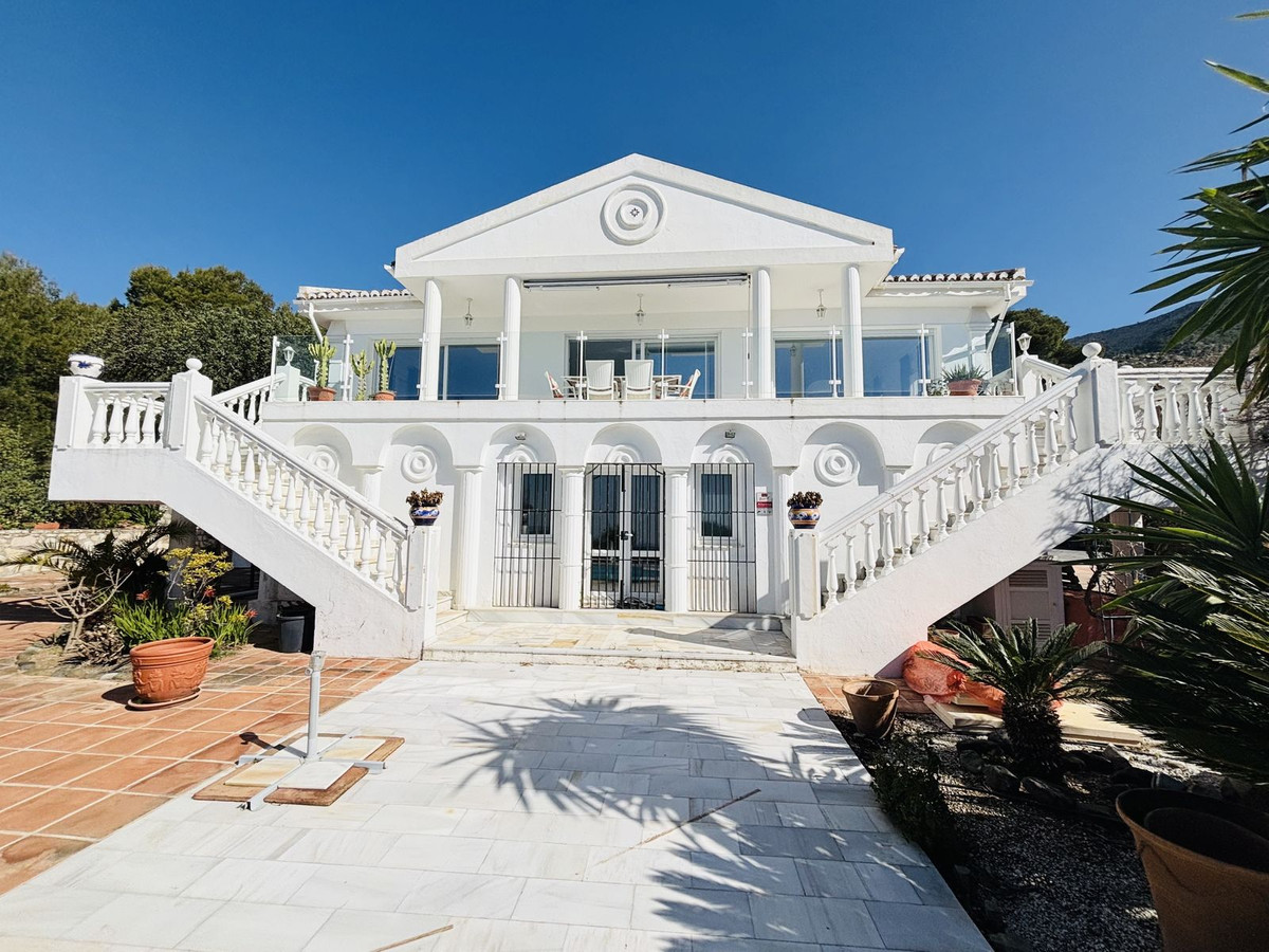5 Bed Townhouse for sale in Valtocado Costa Del Sol, Málaga, Spain
