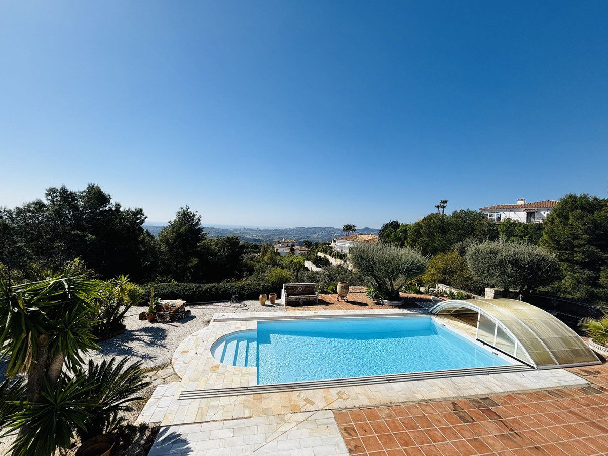 5 Bed Townhouse for sale in Valtocado Costa Del Sol, Málaga, Spain