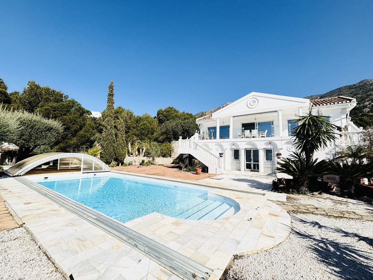 5 Bed Townhouse for sale in Valtocado Costa Del Sol, Málaga, Spain