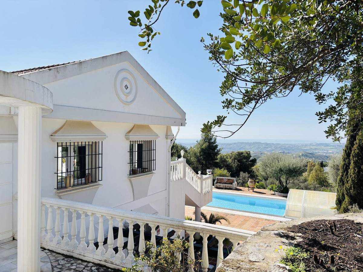 5 Bed Townhouse for sale in Valtocado Costa Del Sol, Málaga, Spain