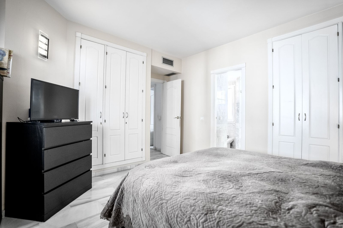 Se vende Apartamento Planta Media de 2 dormitorios en Costa Del Sol, Málaga, España