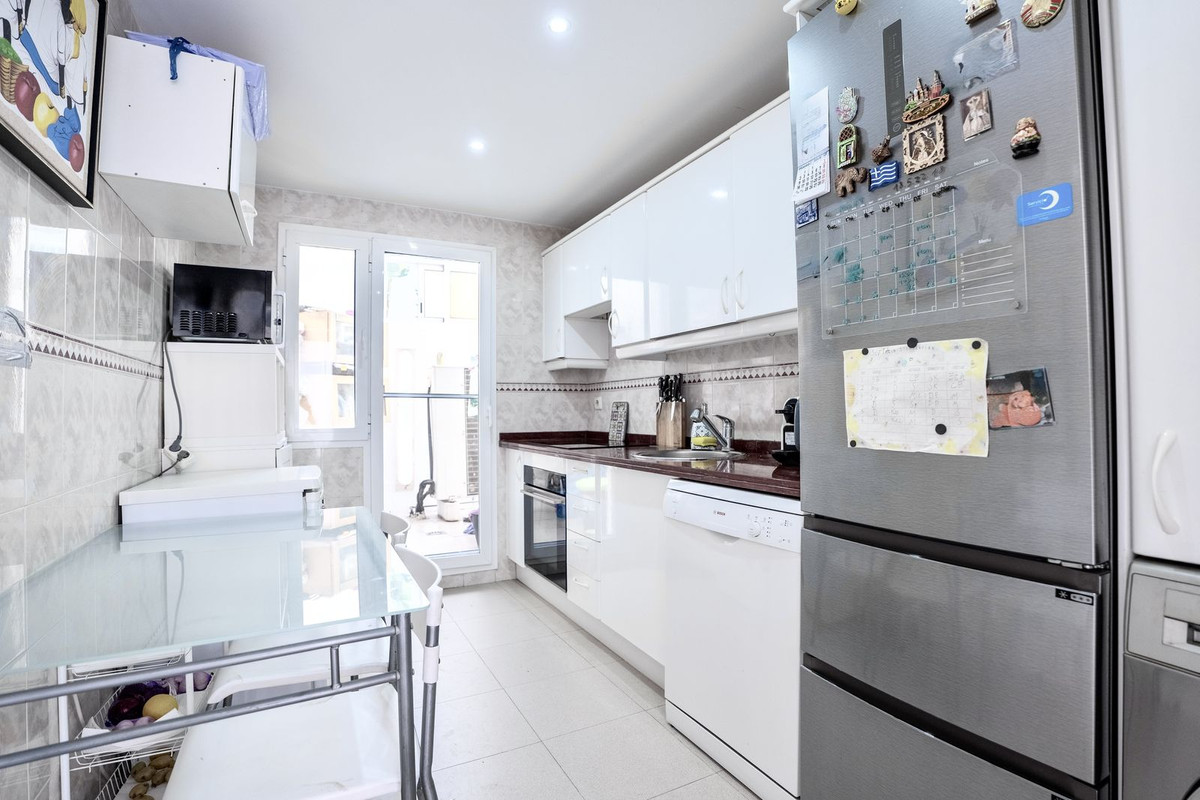Se vende Apartamento Planta Media de 2 dormitorios en Costa Del Sol, Málaga, España