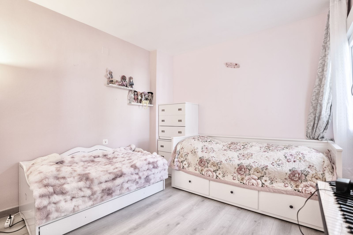 Se vende Apartamento Planta Media de 2 dormitorios en Costa Del Sol, Málaga, España