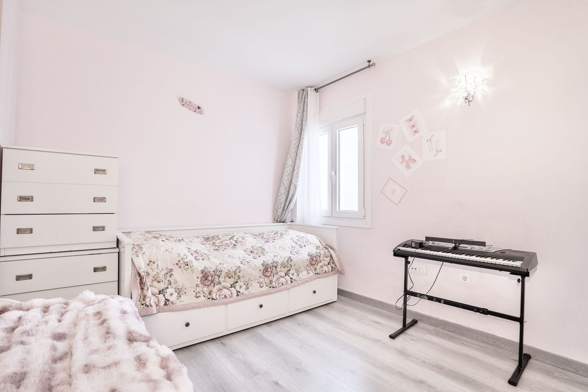 Se vende Apartamento Planta Media de 2 dormitorios en Costa Del Sol, Málaga, España