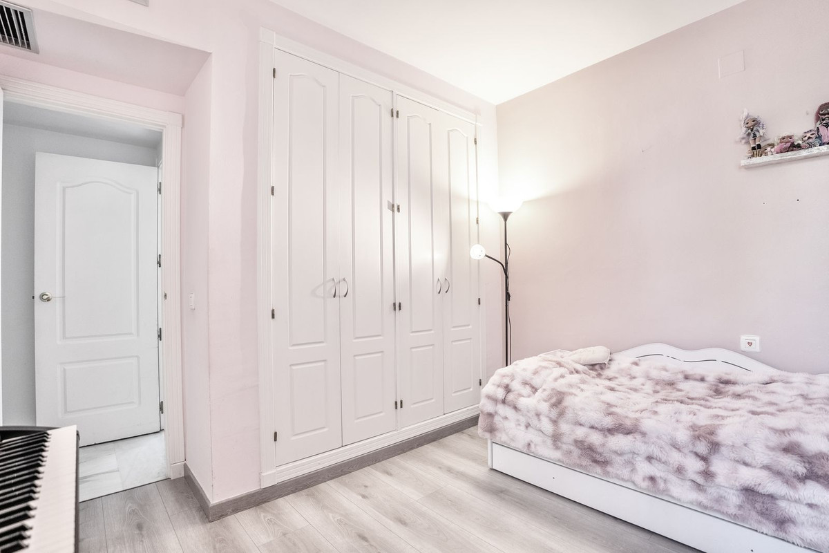 Se vende Apartamento Planta Media de 2 dormitorios en Costa Del Sol, Málaga, España