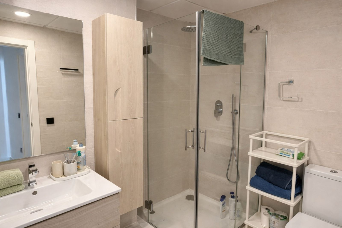 Se vende Apartamento Planta Media de 2 dormitorios en Costa Del Sol, Málaga, España
