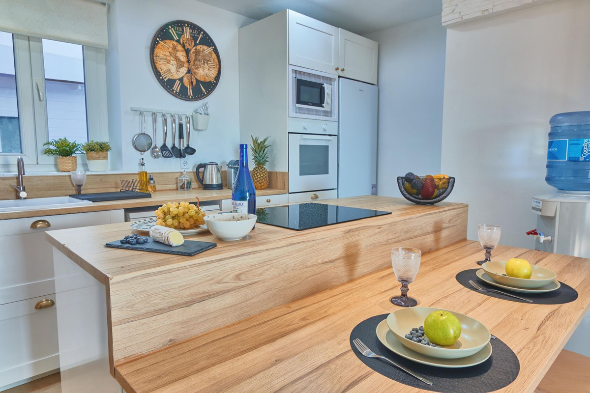 Se vende Apartamento Planta Media de 2 dormitorios en Costa Del Sol, Málaga, España
