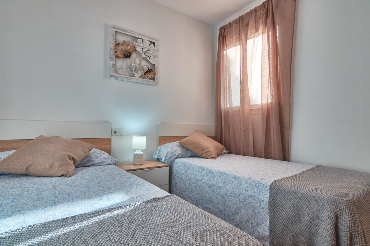 Se vende Apartamento Planta Media de 2 dormitorios en Costa Del Sol, Málaga, España