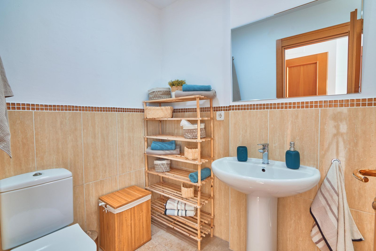 Se vende Apartamento Planta Media de 2 dormitorios en Costa Del Sol, Málaga, España