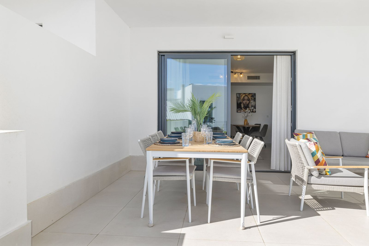 3 Bed Apartment for sale in Fuengirola Costa Del Sol, Málaga, Spain