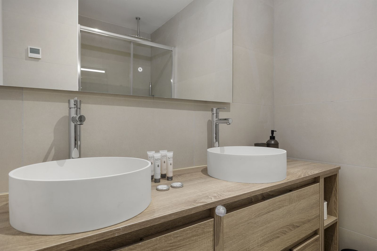 3 Bed Apartment for sale in Fuengirola Costa Del Sol, Málaga, Spain
